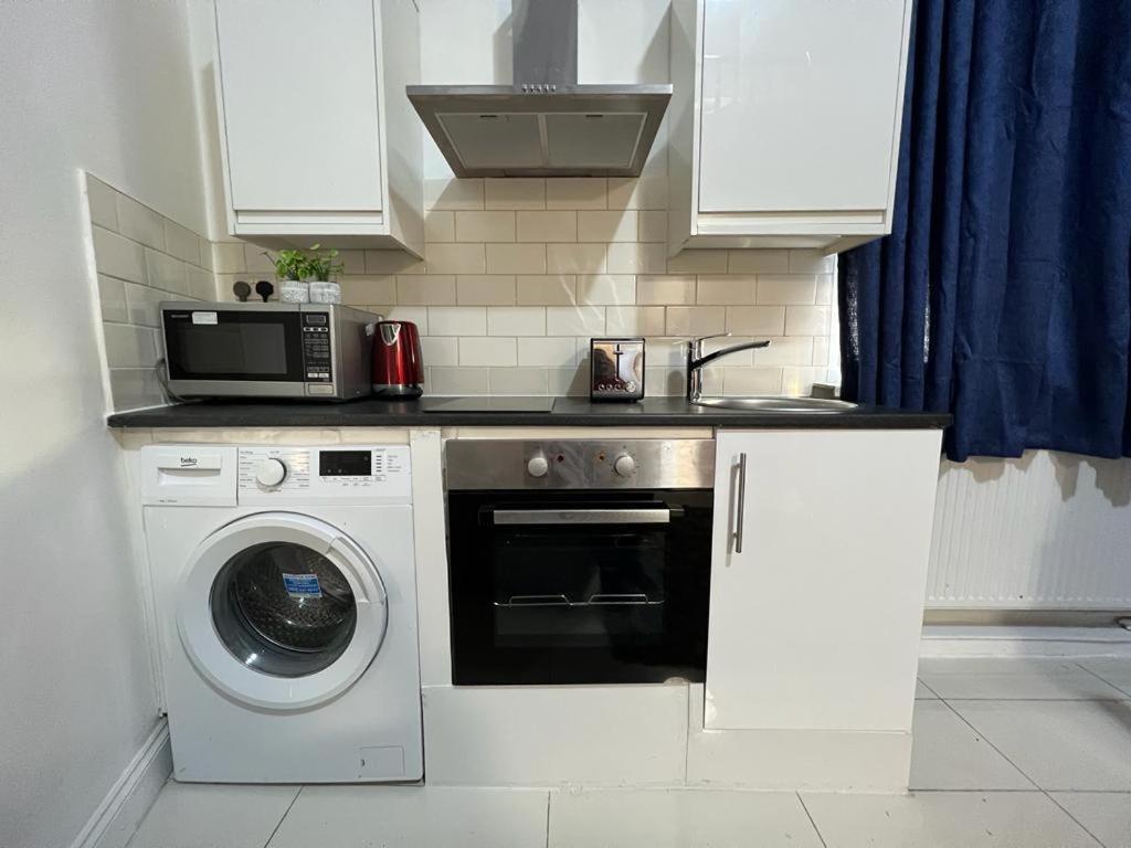 Modern Studios Queenspark Londra Dış mekan fotoğraf