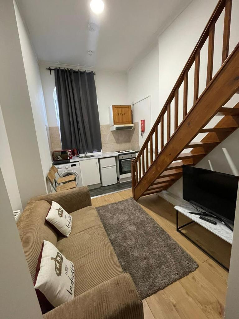 Modern Studios Queenspark Londra Dış mekan fotoğraf