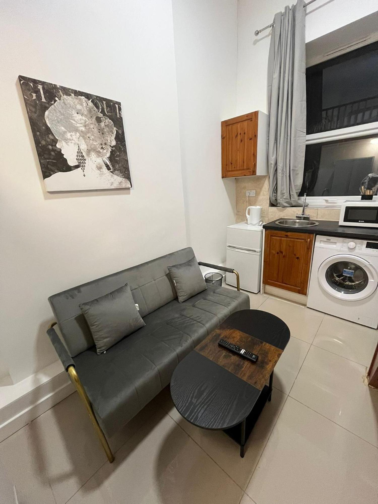 Modern Studios Queenspark Londra Oda fotoğraf