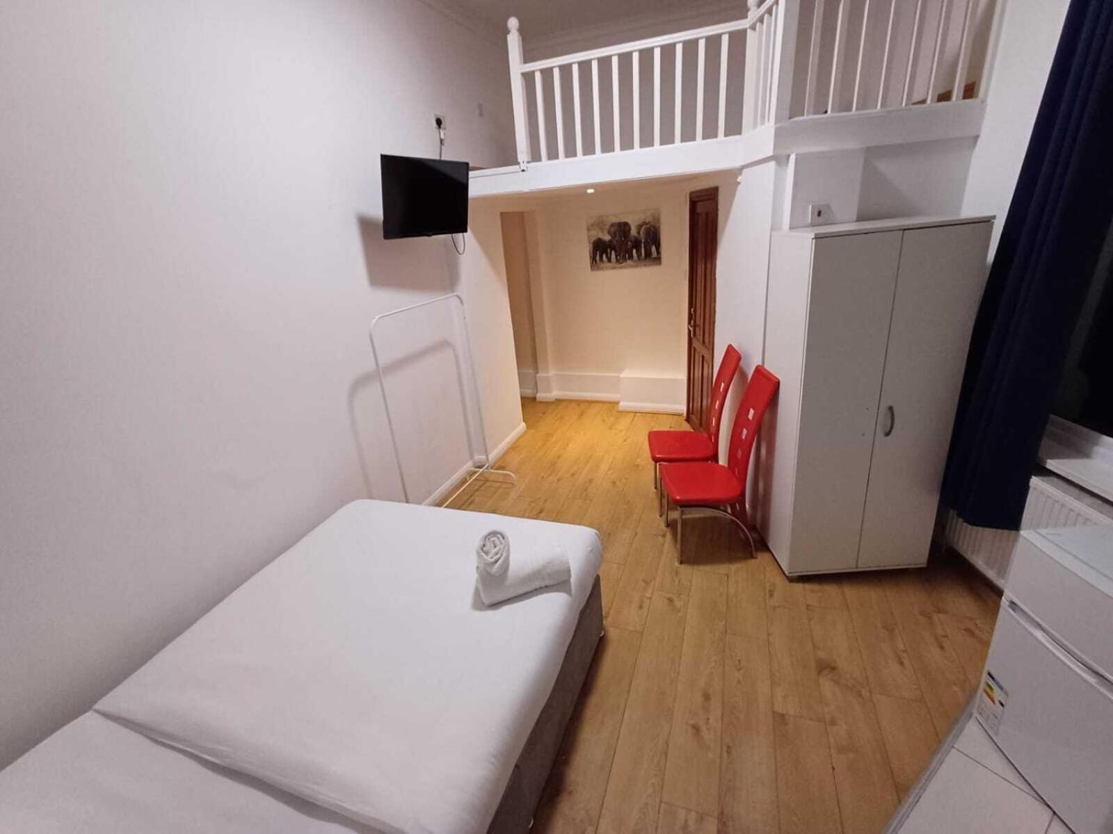 Modern Studios Queenspark Londra Oda fotoğraf